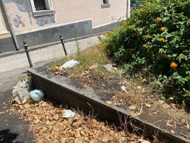 Giarre, festa di San Vito Martire tra rifiuti e cenere vulcanica. La denuncia di Grasso e Barbagallo