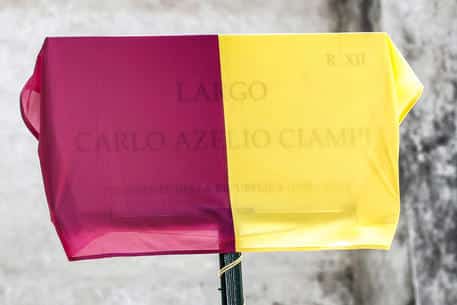 Inaugurazione targa per Ciampi, viene inciso il nome sbagliato: clamorosa gaffe a Roma