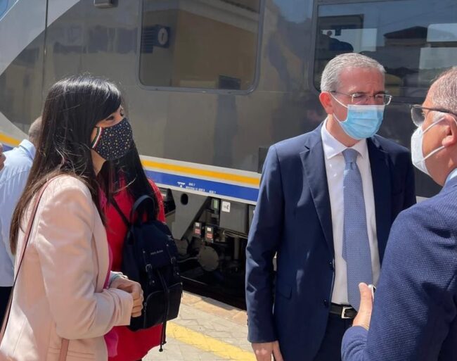 Sicilia, stamattina il viaggio inaugurale del treno “Barocco line”: “Ripartenza del turismo nell’Isola”