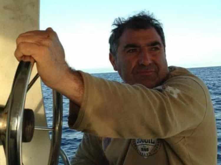 Migranti, pescatore siciliano salva 24 vite in mare aperto ma viene multato: “Lo rifarei altre mille volte”
