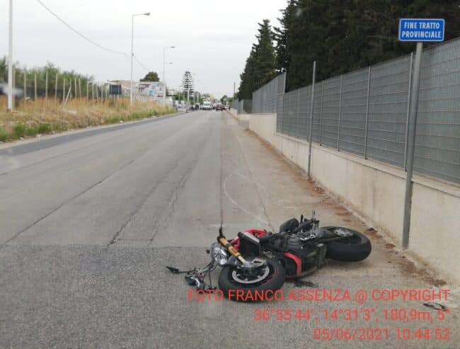 Incidente autonomo a Vittoria, donna “vola” per 300 metri a causa di una buca: ferita