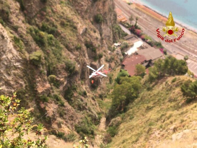 Taormina, 17enne in scooter finisce in un burrone: foto e immagini video del ritrovamento