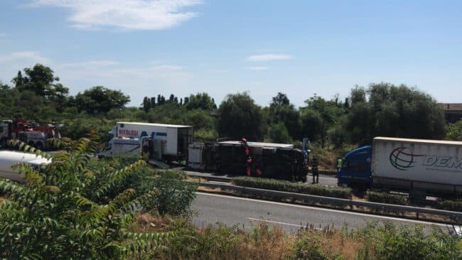 Incidente sulla Messina-Catania, Tir ribaltato all’altezza di Giarre e traffico bloccato: AGGIORNAMENTO