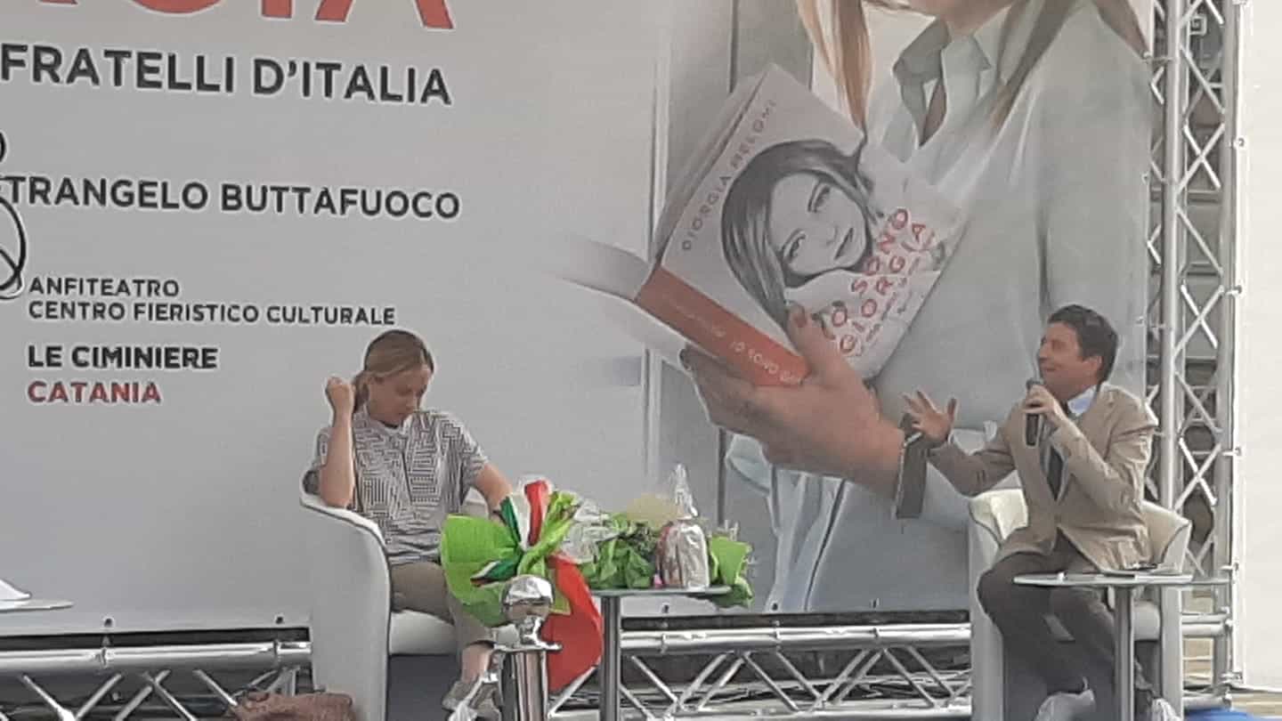 Catania, alle Ciminiere Giorgia Meloni presenta il suo libro: “Dietro di me, migliaia di persone” – FOTO e VIDEO