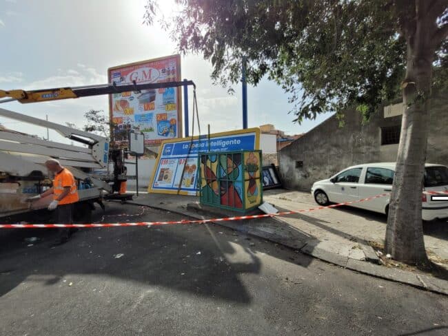 Catania, continua la rimozione dei cartelloni pubblicitari in contrasto con il Codice della Strada – FOTO e VIDEO