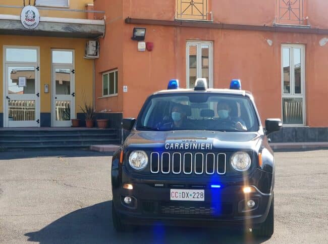 Adrano, la disperazione di un padre: fugge dal figlio che lo minaccia e si rifugia in Caserma