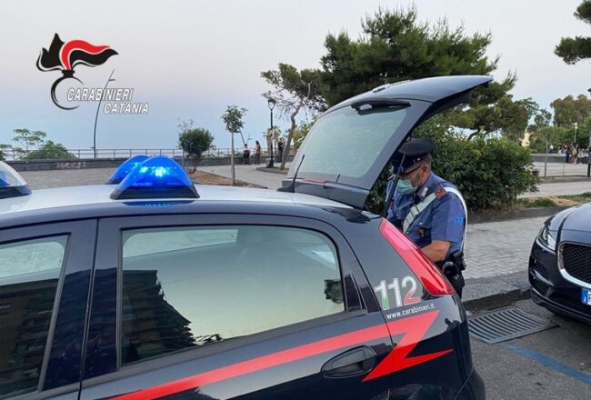 Controlli a Catania, nel mirino i giovani di Piazza Europa: fermi, sequestri e denunce