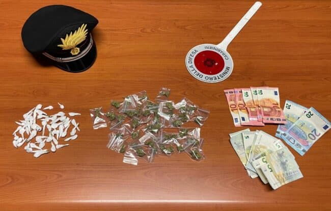Catania, carabiniere scambiato per cliente in via Capo Passero: spacciatore 20enne in manette