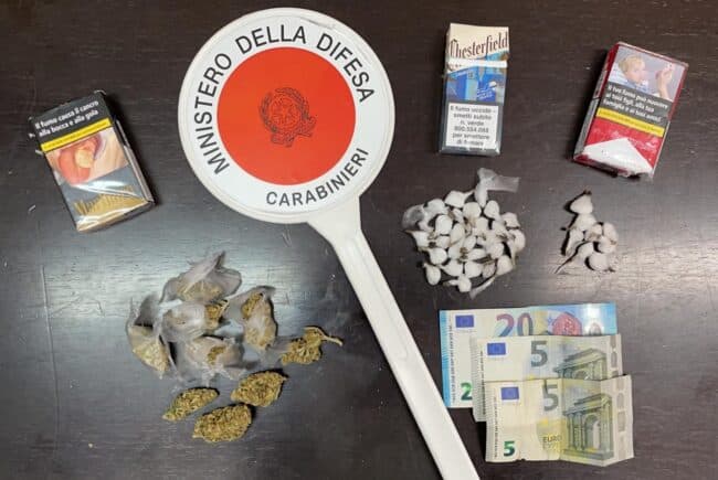 Paternò, pusher ansioso incastrato dai carabinieri: nel garage nascondeva i “ferri del mestiere”