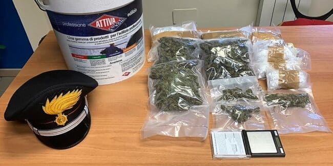 Pedinato da San Giovanni La Punta a Mascalucia: nella latta della vernice 700 grammi di marijuana