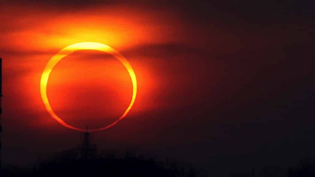 Eclissi anulare del sole giovedì 10 giugno, anelli di fuoco nel cielo: ecco dove potrà essere vista