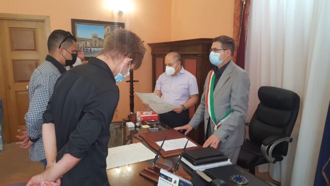 Alfio e Daniel oggi sposi ad Aci Catena, il sindaco Nello Oliveri corona il loro sogno d’amore