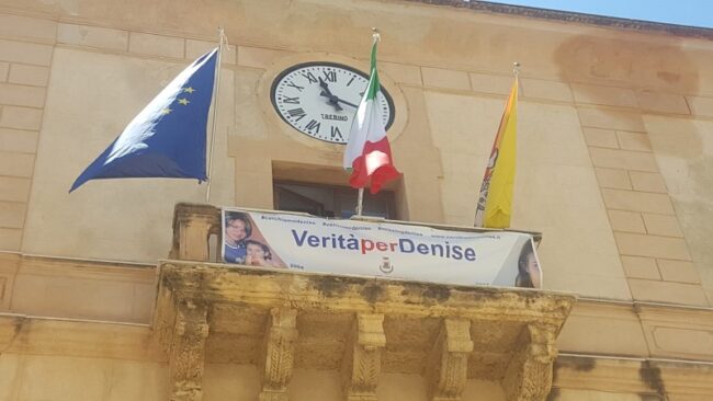 “Verità per Denise”, lo striscione esposto a palazzo Crociferi: “Necessità di dare certezze”