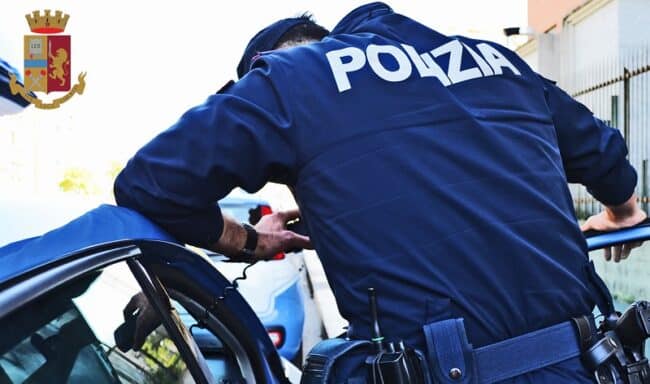 Droga e soldi addosso a due catanesi “insofferenti” al controllo: arrestati per spaccio