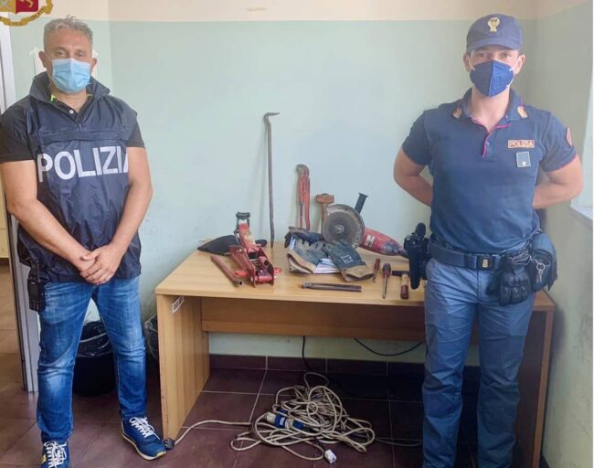 Furto di materiale all’isola ecologica, “Siamo dipendenti” ma poi fuggono via: arrestati 3 messinesi
