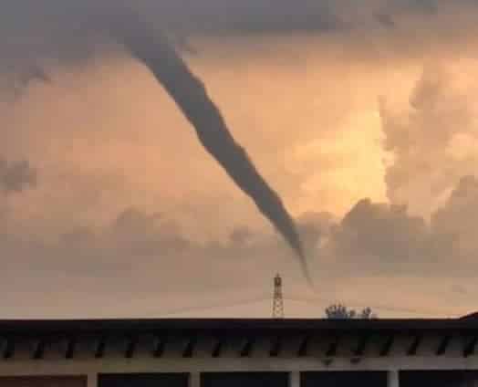 Emergenza climatica in Italia: caldo estremo al Sud, tornado e grandine devastano il Nord – FOTO e VIDEO