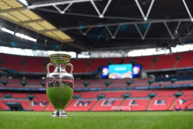 Verso Italia-Inghilterra, Southgate cambia: dentro Trippier e difesa a tre, clima caldissimo fuori Wembley