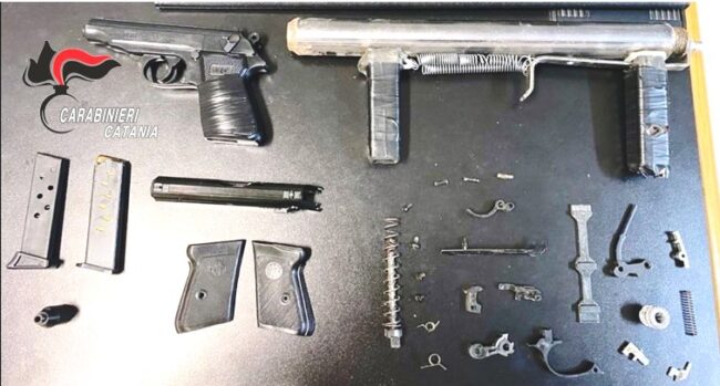 Detenzione di armi clandestine, perquisizione in via Nino Martoglio nel Catanese: un arresto