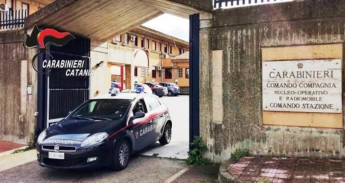 Tentato omicidio a Catania, cosparge l’ex di liquido infiammabile e prova a darle fuoco: arrestato 48enne vicino a famiglia mafiosa