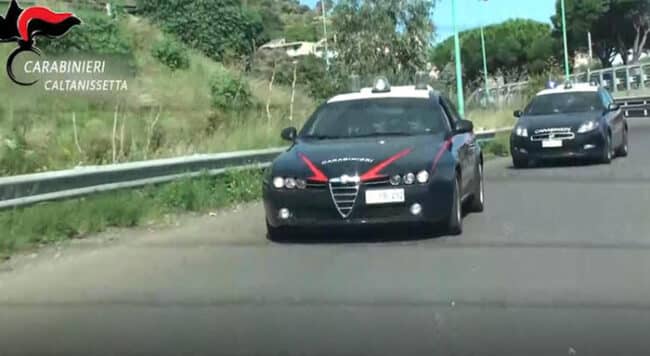 Ancora spari in Sicilia, 56enne viene colpito alla schiena ma si salva fuggendo per 400 metri: indagini in corso