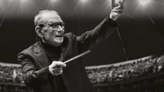 Un anno fa ci lasciava il grande Ennio Morricone: la carriera, l’amore per Maria e il legame con la Sicilia