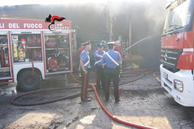 Ancora incendi in Sicilia, dà fuoco a una casa per rubare rame: denunciato un uomo, i dettagli