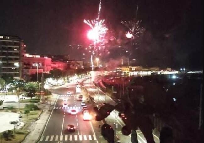 “Mentre Catania brucia si sparano fuochi d’artificio”, impazza la polemica social: “È lo specchio della città”