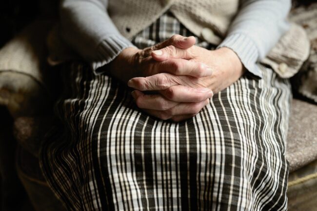 Oggi la prima Giornata mondiale dei nonni e degli anziani, voluta da Papa Francesco