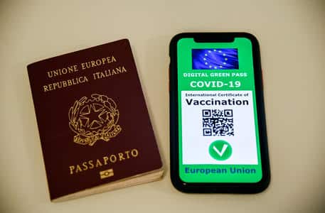 Il Green Pass piace agli italiani, oltre 41 milioni di certificati scaricati. Speranza: “Numeri incoraggianti”