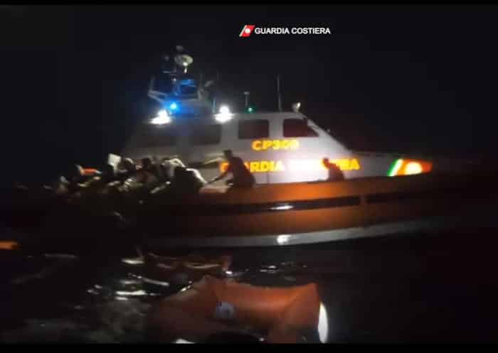 Migranti dispersi a Lampedusa, i 9 corpi sono ancora in fondo al mare: serve denaro per il recupero