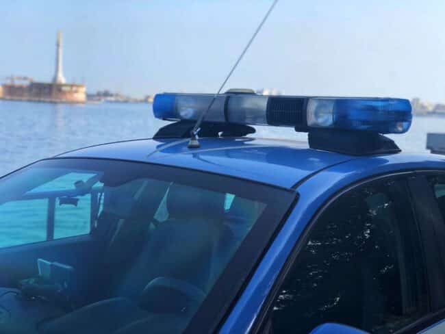 Violenza, estorsione e rapina ai danni della moglie e del compagno della madre: in manette 39enne
