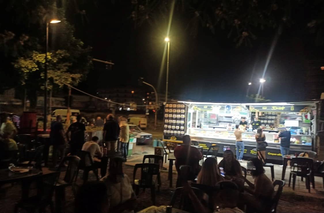 Catania, nota panineria ambulante “rubava” la luce: arrestato il titolare, sanzione e chiusura