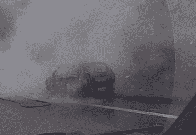 Auto avvolta dalle fiamme sulla Tangenziale di Catania, code di mezzo chilometro