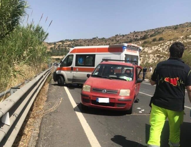 Grave incidente sulla Gela-Catania, 4 feriti: interviene l’elisoccorso – FOTO