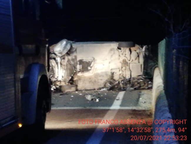 Ancora sangue sulle strade siciliane, gravissimo incidente nella notte: morti due centauri – FOTO e VIDEO