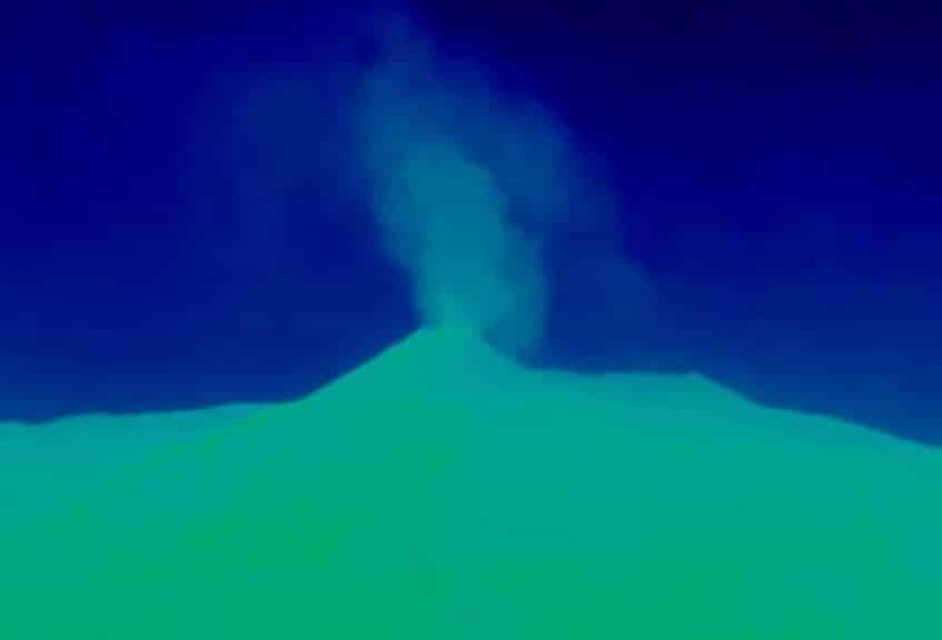 Etna, tregua già finita? Nube di cenere dal Cratere di Sud-Est, tremore vulcanico in aumento