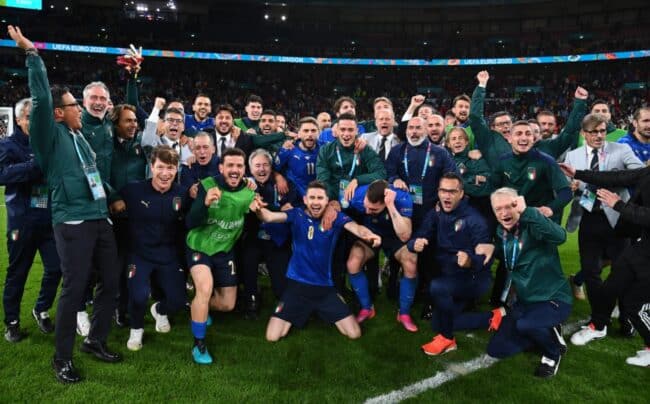 Euro 2020, l’Italia batte la Spagna ai rigori: Jorginho decisivo dal dischetto porta gli Azzurri in finale