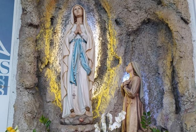 Furto sacrilego nella notte, rubata la statua della Madonna: il parroco presenta denuncia