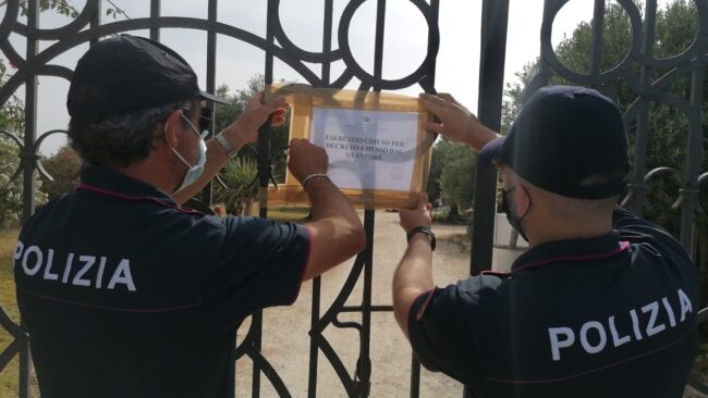 Serate danzanti e assembramenti, chiuso noto locale della movida: sanzionato il titolare
