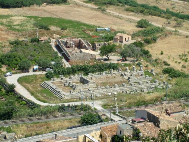 Scirocco e incendi: fiamme al Parco di Himera, Solunto e Monte Iato. Si pensa agli interventi