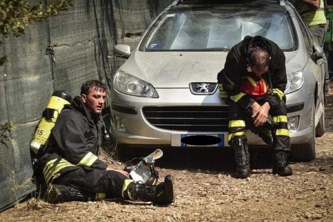 Catania in cenere salvata dagli eroi in divisa, dopo l’inferno cala il silenzio: il punto della situazione