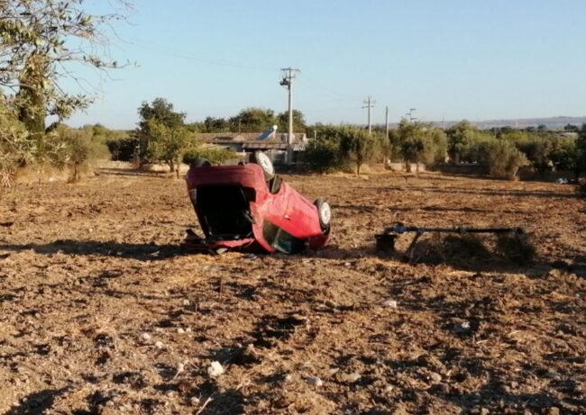 Incidente lungo la SP40, auto si ribalta su un terreno incolto: ecco i DETTAGLI dell’accaduto