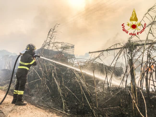 Il disastro di Santu Lussurgiu, fiamme senza sosta e famiglie evacuate: gli AGGIORNAMENTI, con FOTO e VIDEO
