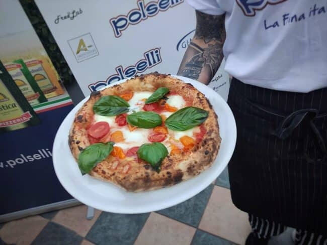 Vincenzo Scalisi pizza in tour