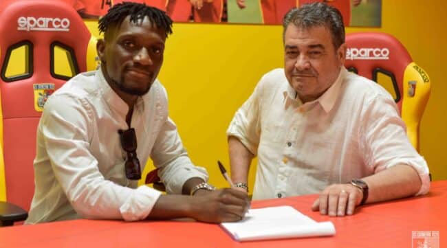 Il Calcio Catania saluta Nana Welbeck, il centrocampista firma con il Catanzaro