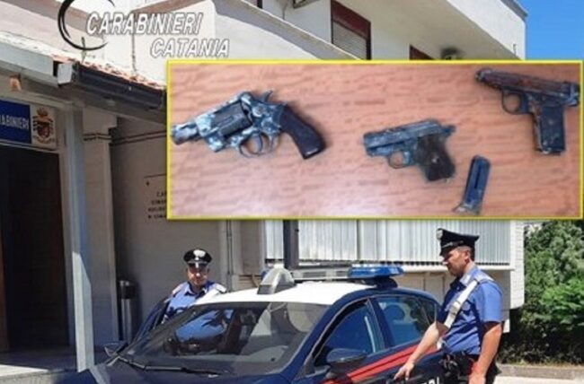 Scoperta shock nel Catanese: armi nascoste tra i mattoni di una casa diroccata
