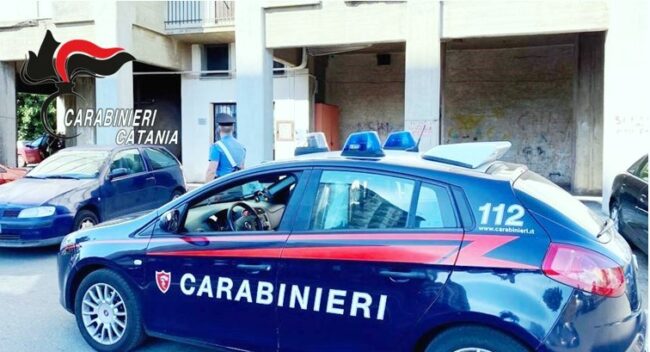 Picchia i genitori per 10 euro, 42enne arrestato dai carabinieri per maltrattamenti ed estorsione