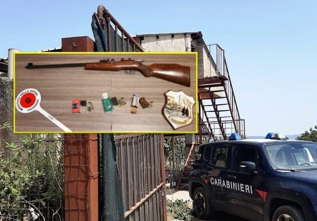 Armi clandestine e cartucce in casa, 57enne del Catanese arrestato