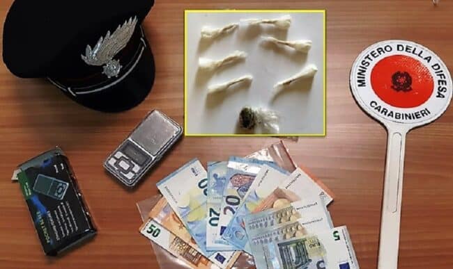 Catania, insieme al pane consegnava anche la droga: lavoro in nero per il Reddito di Cittadinanza