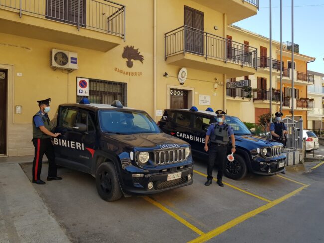 Entra in casa di un pensionato e porta via 2mila euro in gioielli, 29enne finisce in manette